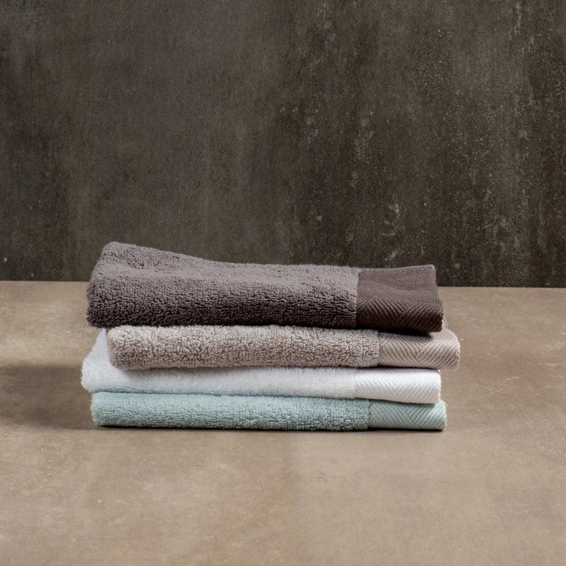 Royale Luxe Collection Zero Twist Guest Towel